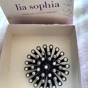 Lia sophisticated pin